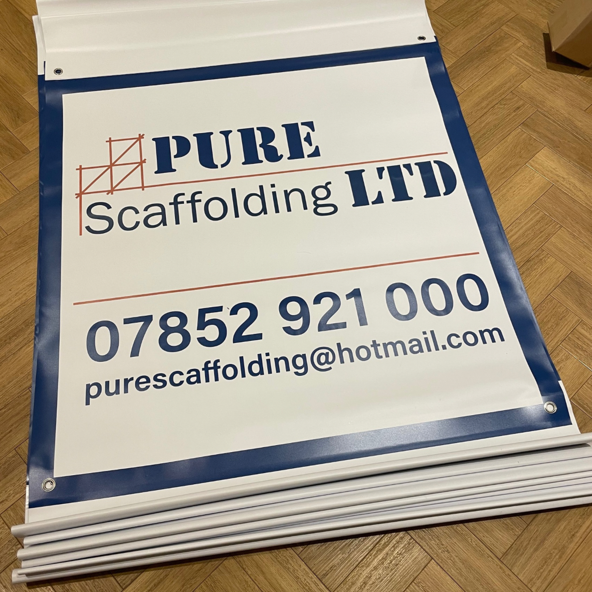 Double sided scaffolding banners